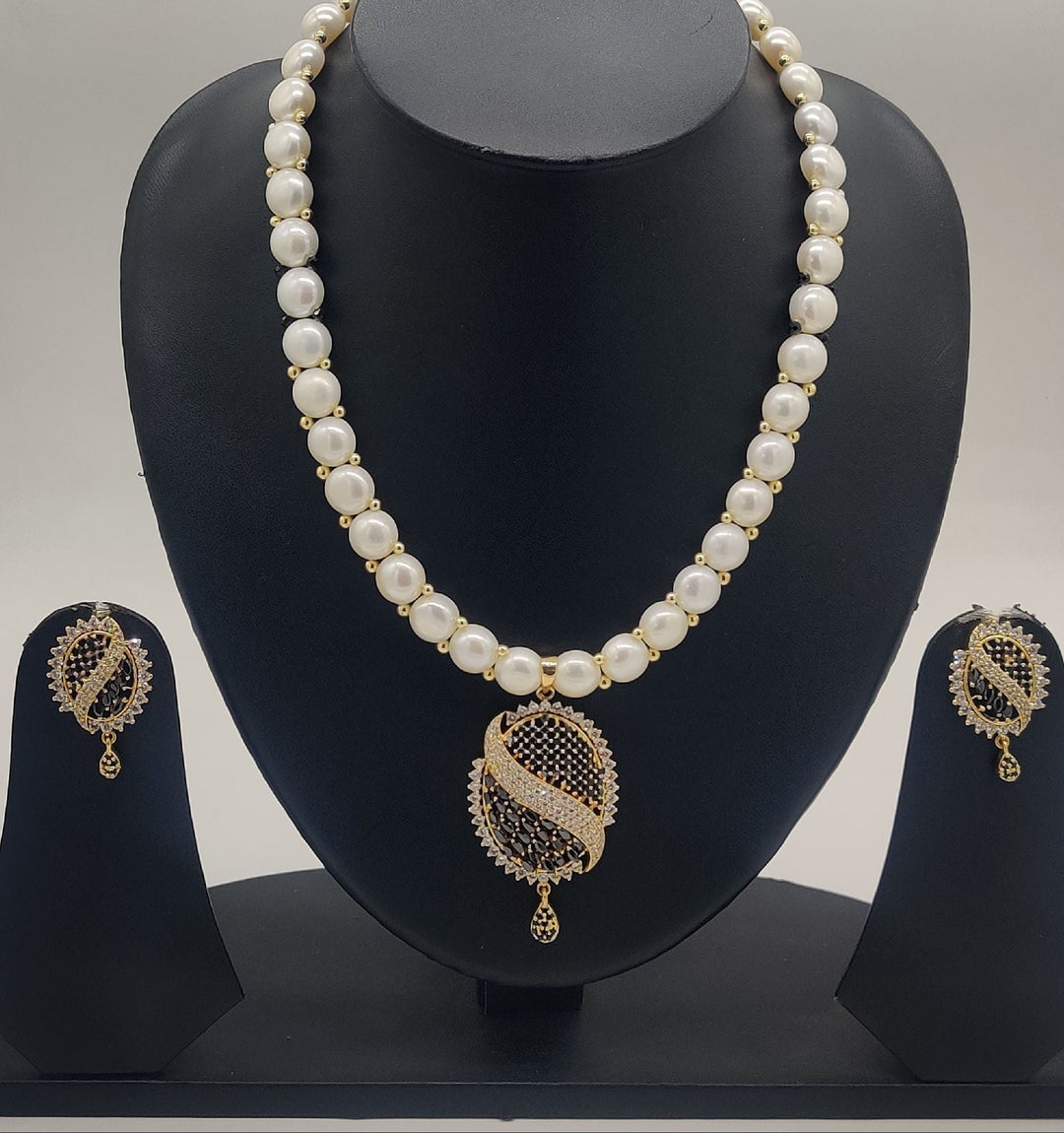Noir Swirl Pearl Pendent Set | SHOBITAM