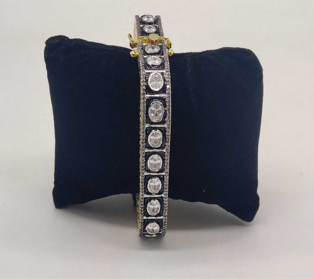 Dual-Tone Oval Stone Bracelet | SHOBITAM