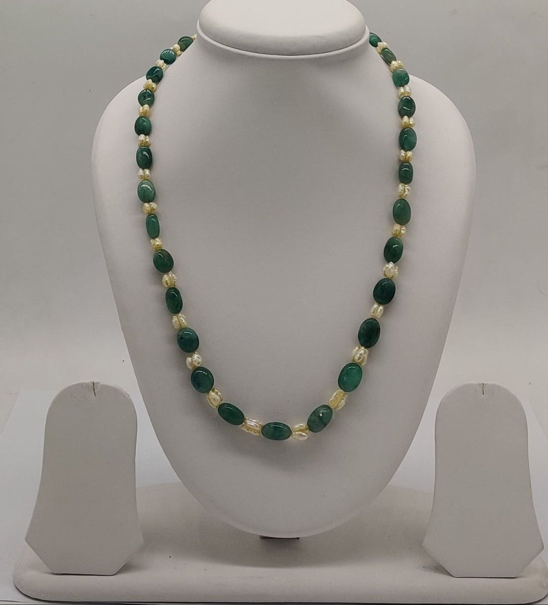 Emerald Pearl Classic Alternating Green & White Bead Stone Necklace | SHOBITAM