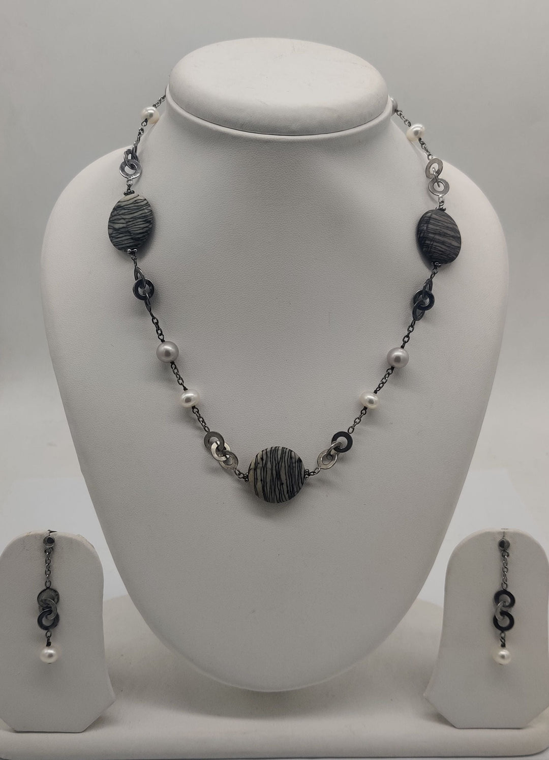 Sculpted Link & Pearl Fusion Pearls Silver Necklace Set | SHOBITAM