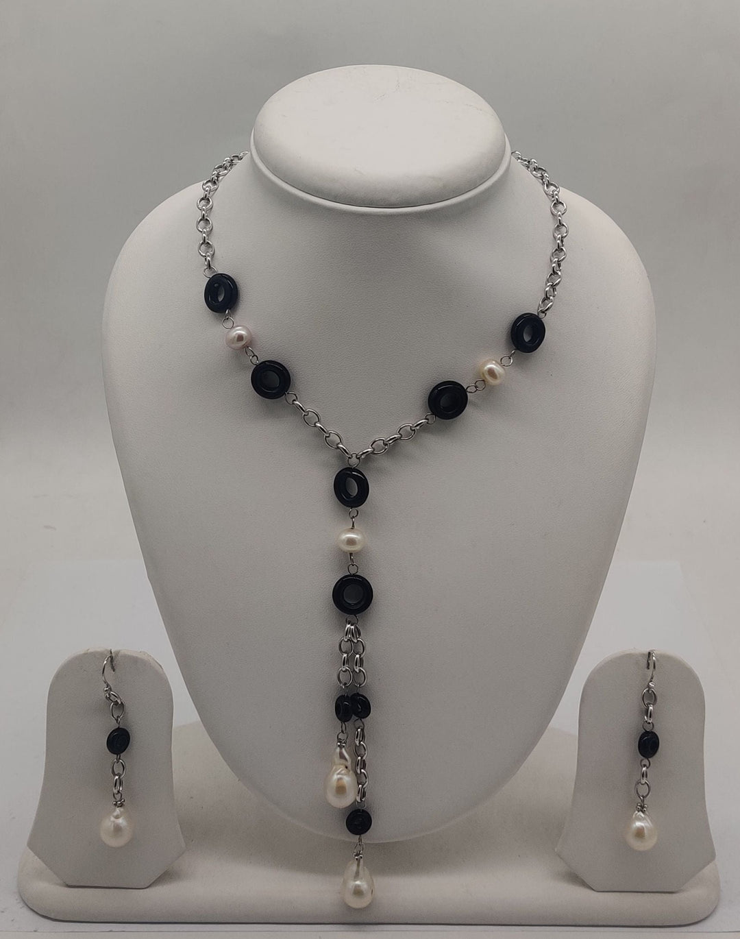 92.5 Silver Noir & Pearl Y-Drop Necklace Set | SHOBITAM