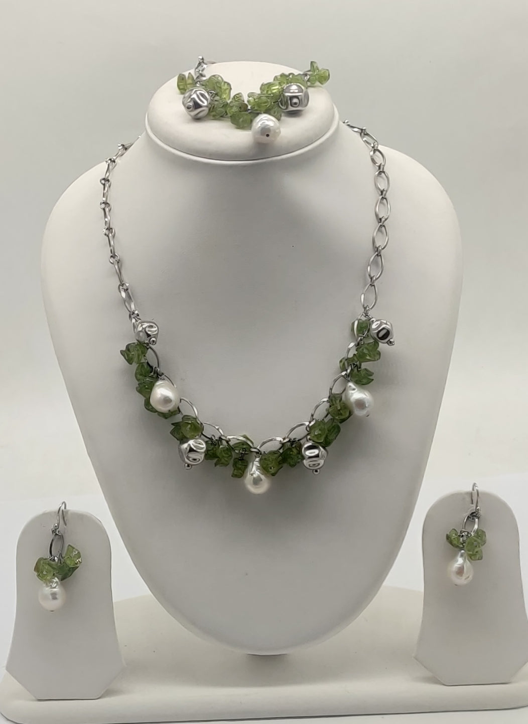 Peridot Pearl Harmony Necklace Set | SHOBITAM