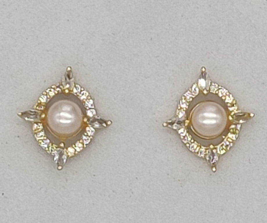 Starburst Frame Pearl Stud Earrings | Shobitam