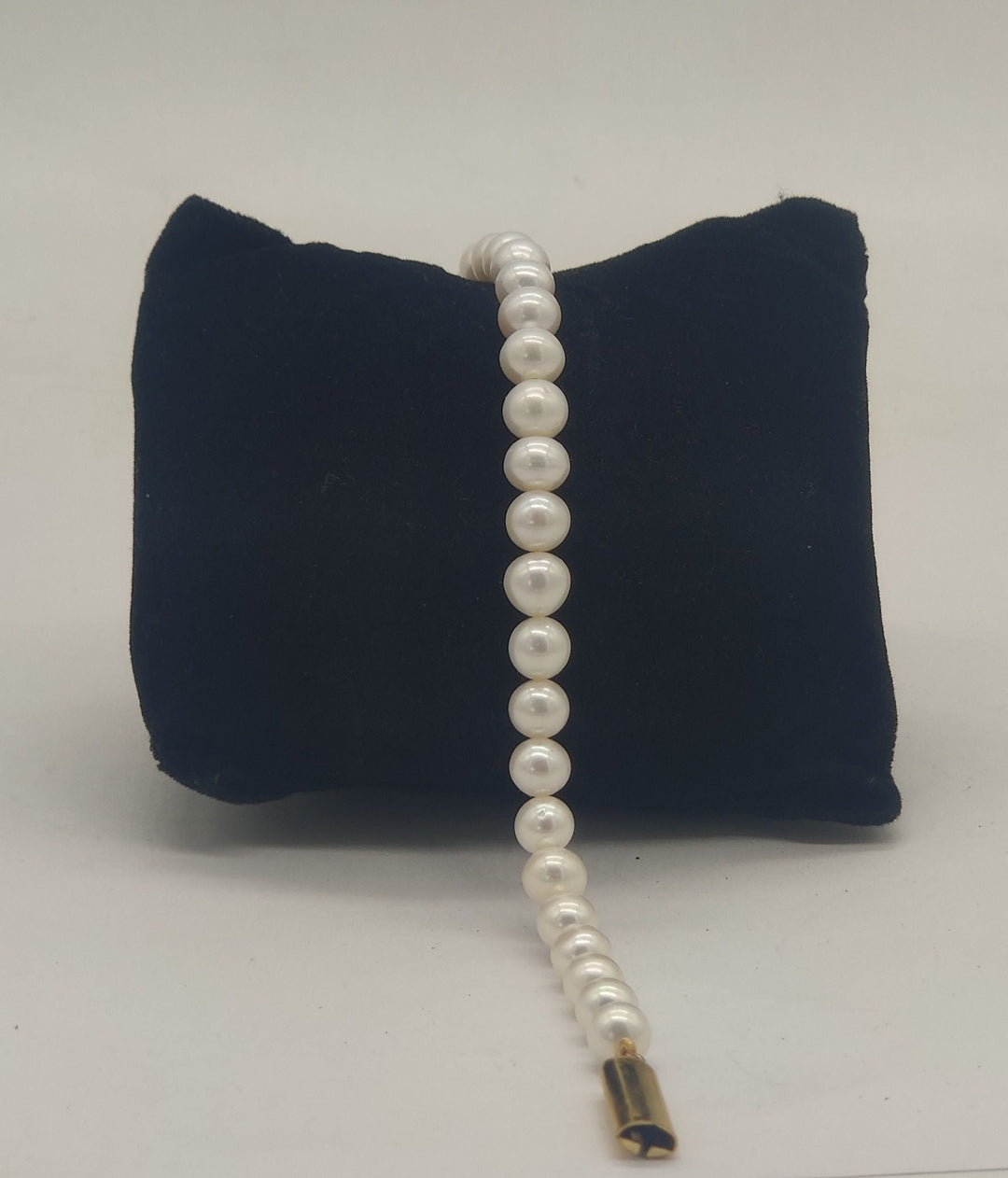 Classic Single-Strand White Pearl Bracelet | SHOBITAM