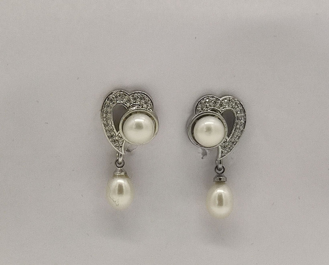 Pure Pearls Stud Earrings