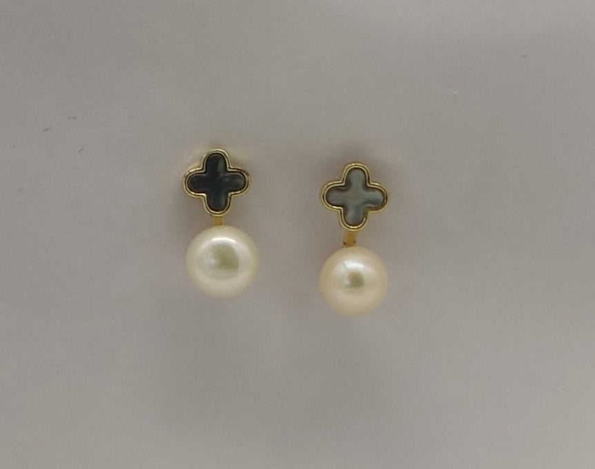 Pure Pearls Stud Earrings