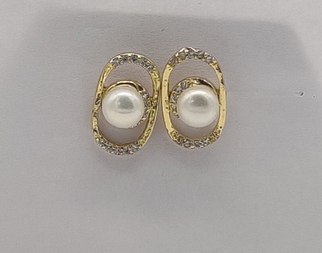 Pure Pearls Stud Earrings
