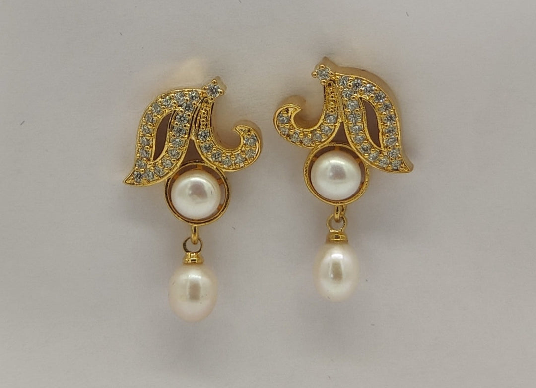 Pure Pearls Stud Earrings