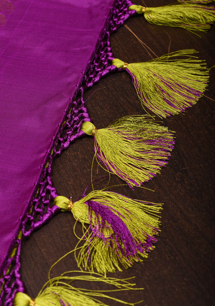 Lime Green Borderless Kanjivaram Silk Saree with Paisley Meenakari  buttas and Contrast Pallu | SILK MARK CERTIFIED
