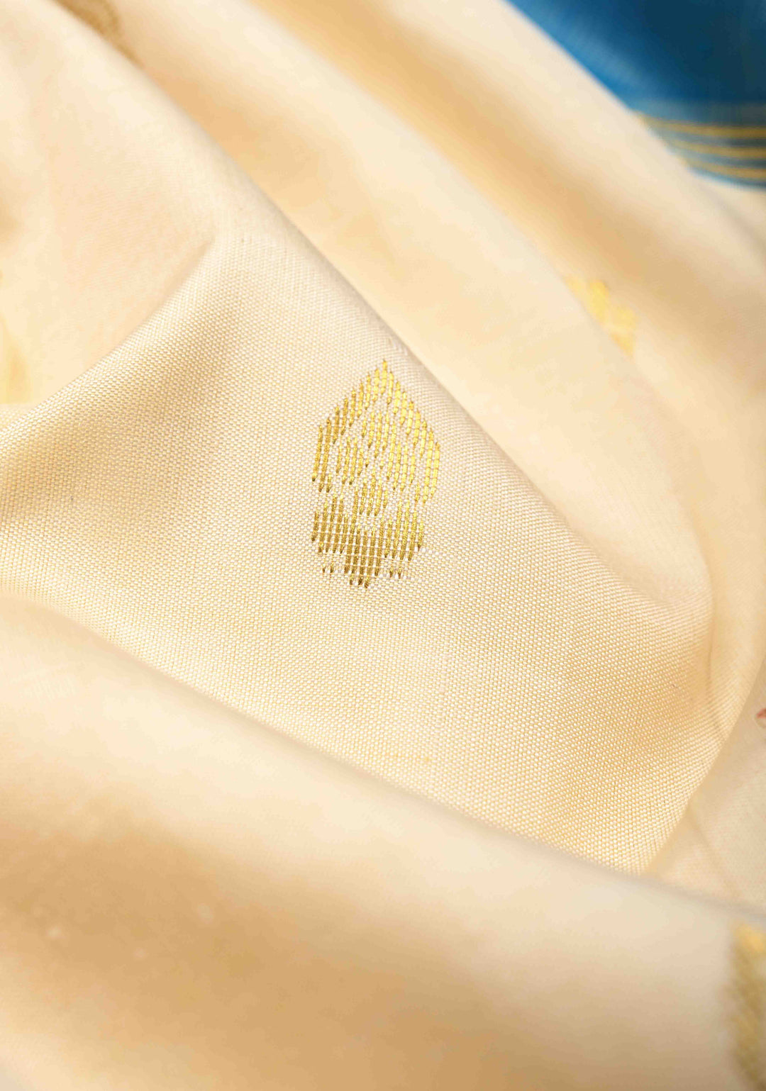 Off White Pen Kalamkari on Pure Kanjivaram Silk Saree with Zari Buttas and Zari Border | SILK MARK CERTIFIED