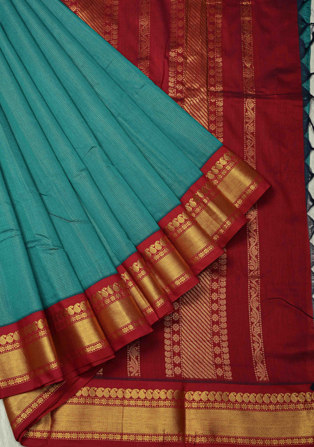 Peacock Green Silk Cotton Handloom Saree with Vairaoosi Zari Stripes and Contrast Zari Border | SHOBITAM