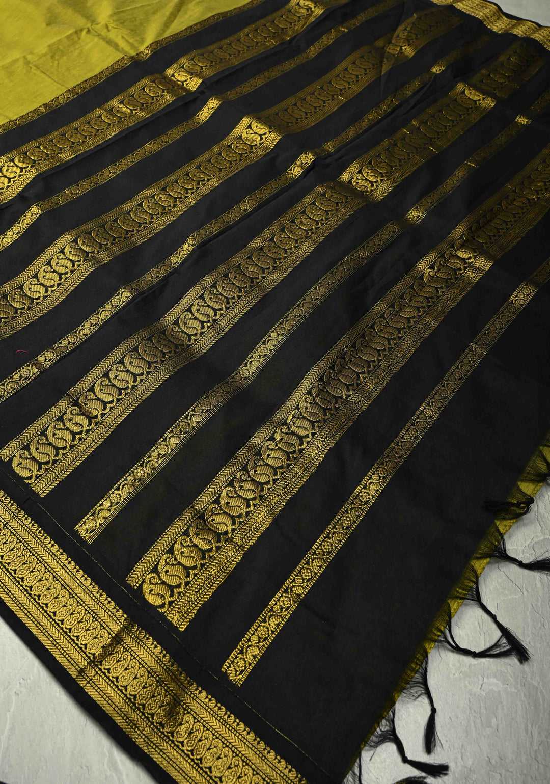 Mehendi Green Korvai Silk Cotton Handloom Saree with Contrast Zari Border