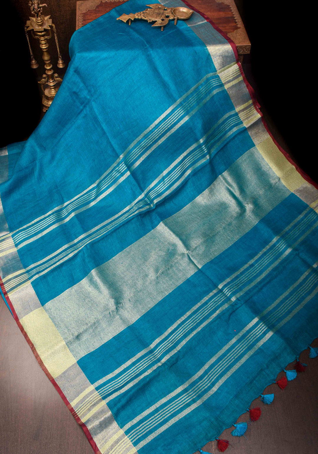 Bluish Cyan Linen by Linen Saree with Zari Border and Contrast Blouse Piece
