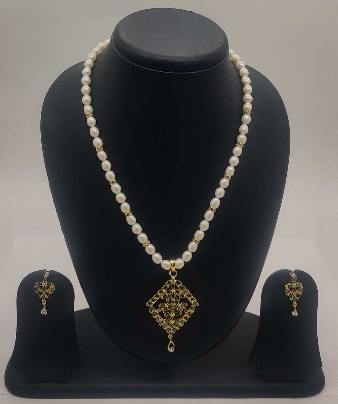Emerald Radiance Pearl Set | SHOBITAM