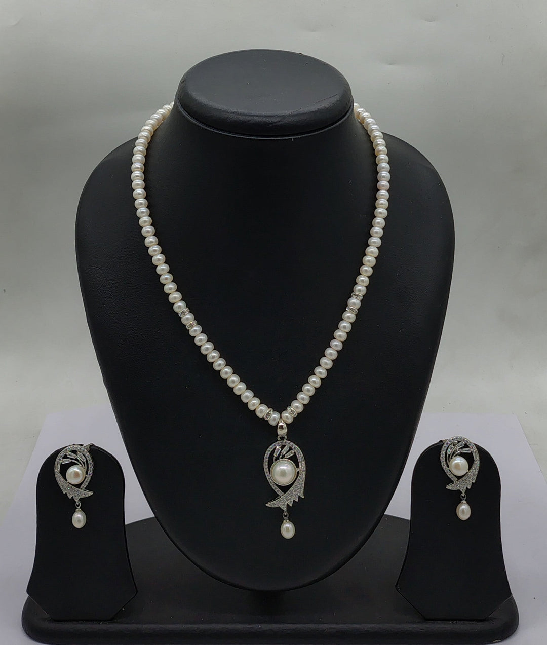 Serene Drop Pearl Pendant Set | SHOBITAM
