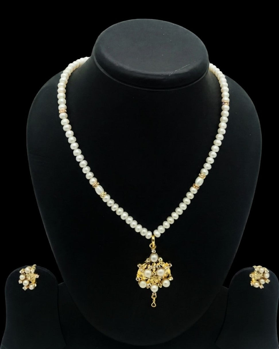 Lustre Lines Pendant Set | SHOBITAM