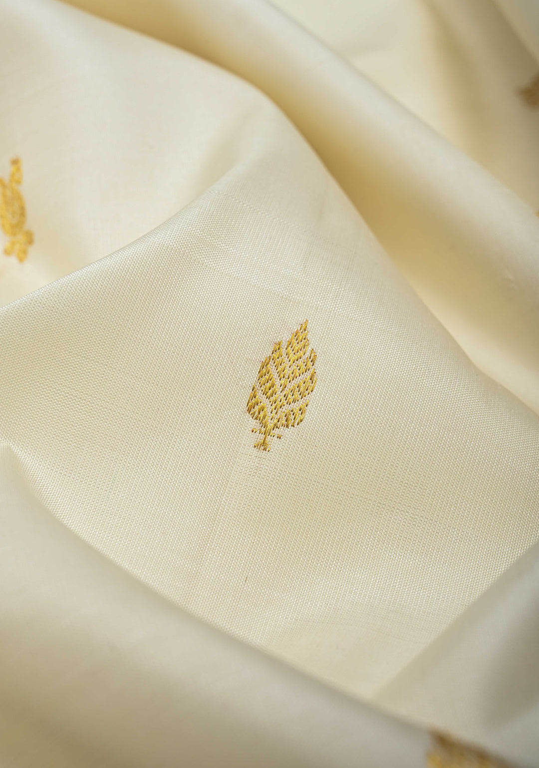 Ivory Kanjivaram Pure Silk Saree with Zari Buttas and Contrast Zari Border | SILK MARK CERTIFIED