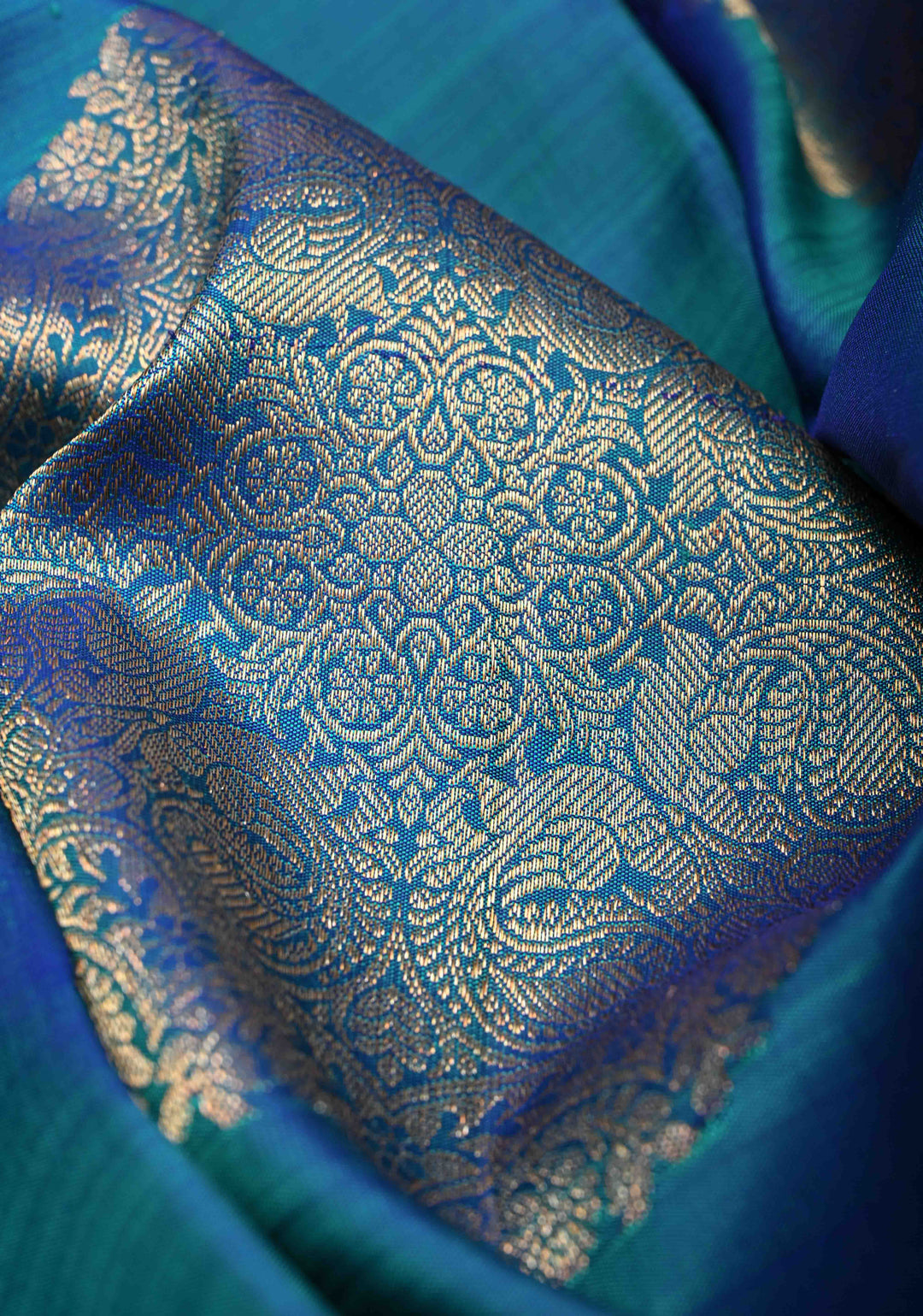 Borderless Peacock Dual Tone Pure Kanjivaram Silk Saree with Mandala Motifs  | SILK MARK CERTIFIED