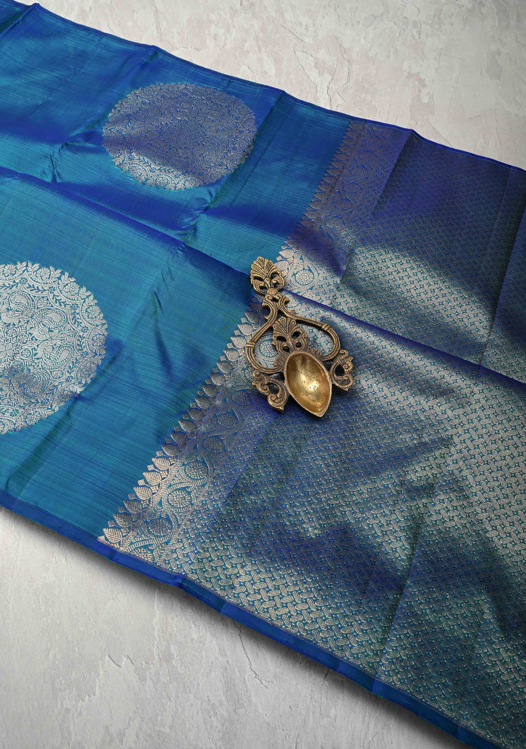 Borderless Peacock Dual Tone Pure Kanjivaram Silk Saree with Mandala Motifs  | SILK MARK CERTIFIED