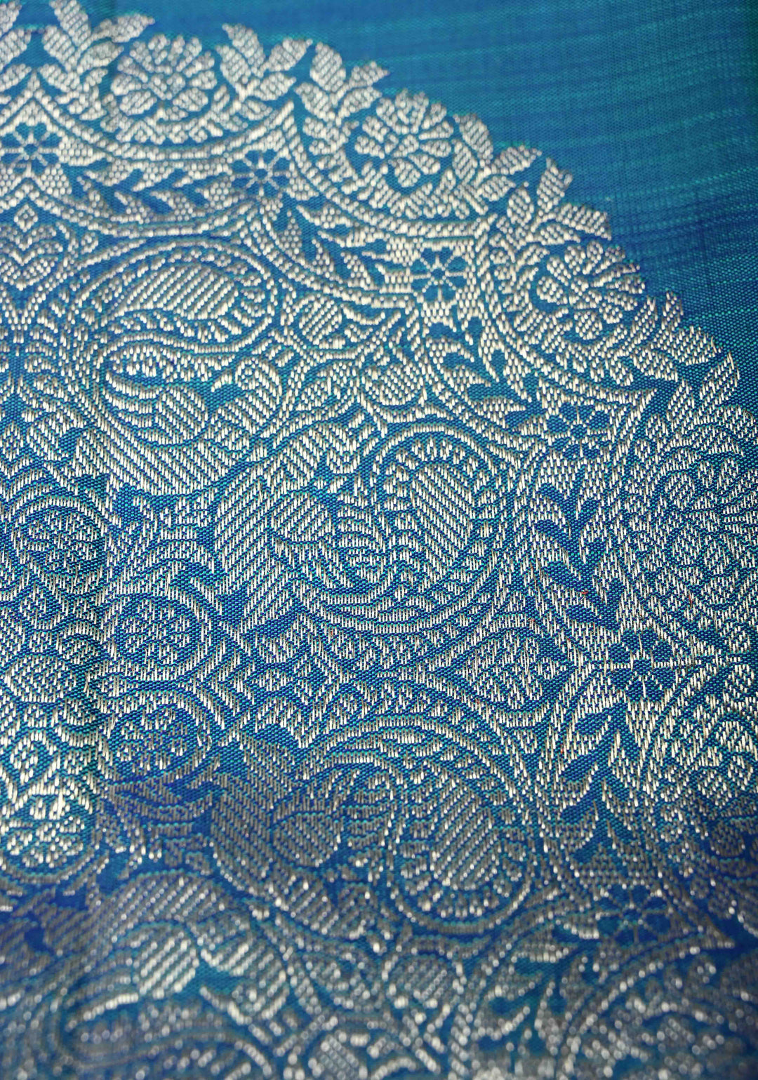 Borderless Peacock Dual Tone Pure Kanjivaram Silk Saree with Mandala Motifs  | SILK MARK CERTIFIED