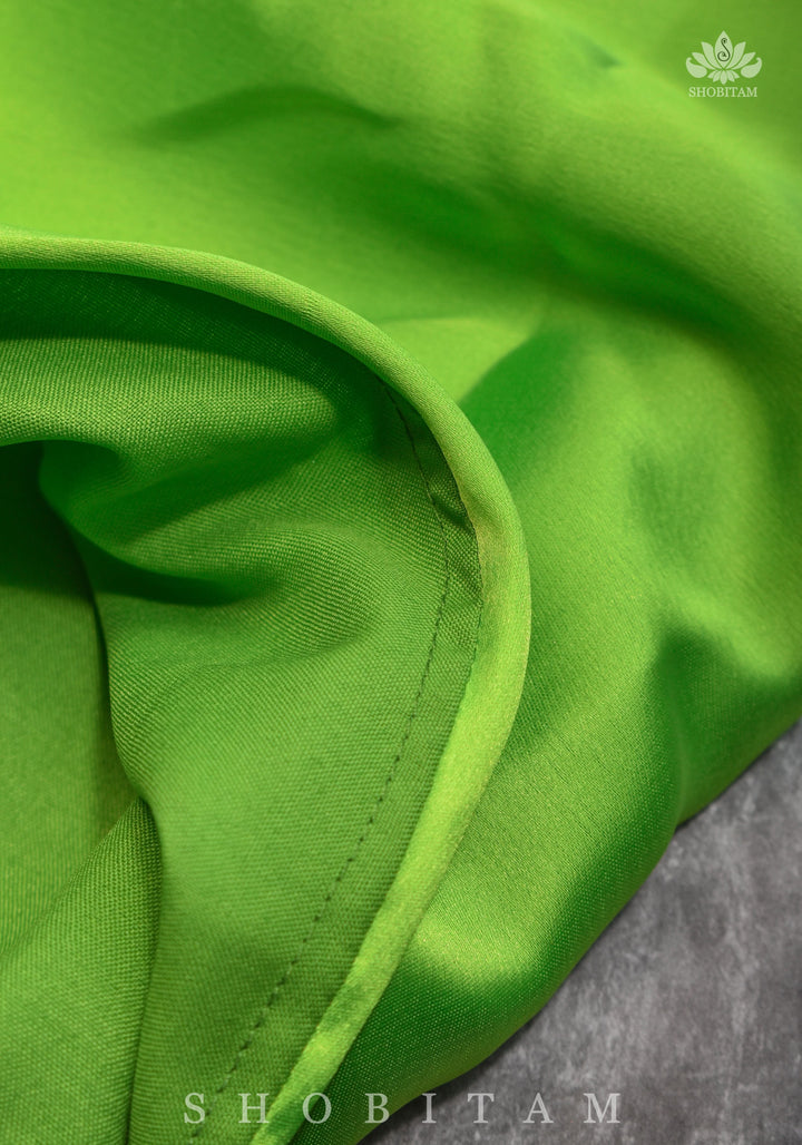 Petticot Green Premium Quality Satin Petticoat for saree, in standard size.