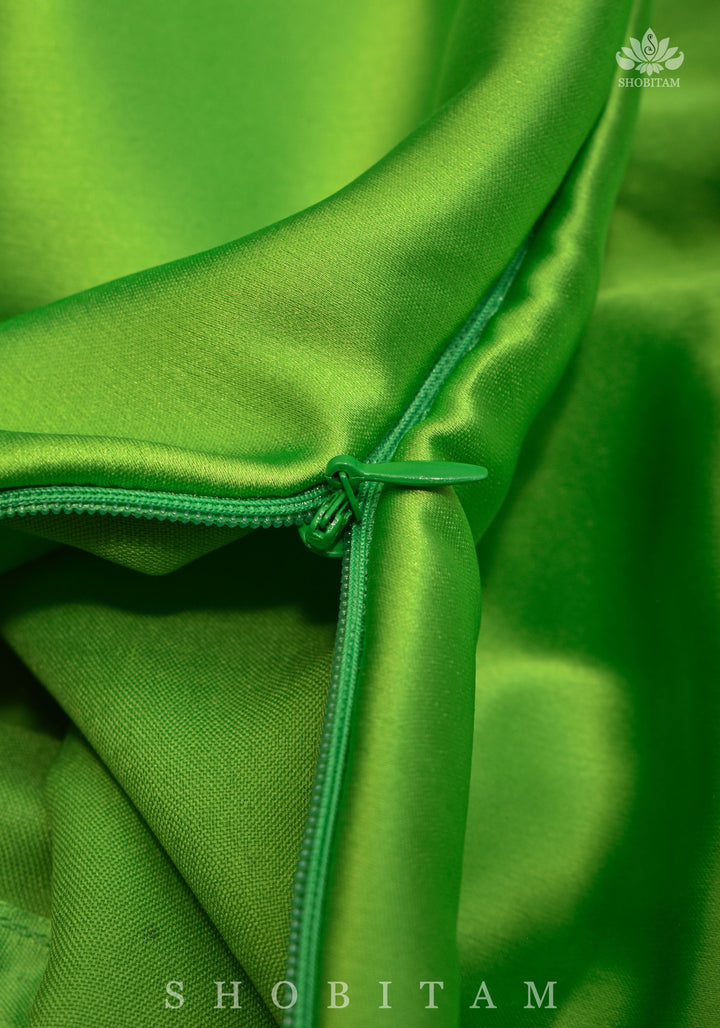 Petticot Green Premium Quality Satin Petticoat for saree, in standard size.