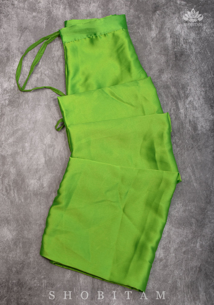 Petticot Green Premium Quality Satin Petticoat for saree, in standard size.