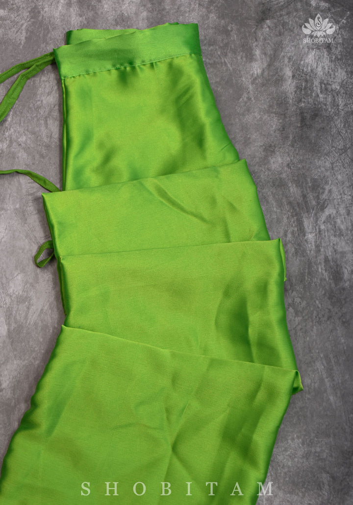 Petticot Green Premium Quality Satin Petticoat for saree, in standard size.