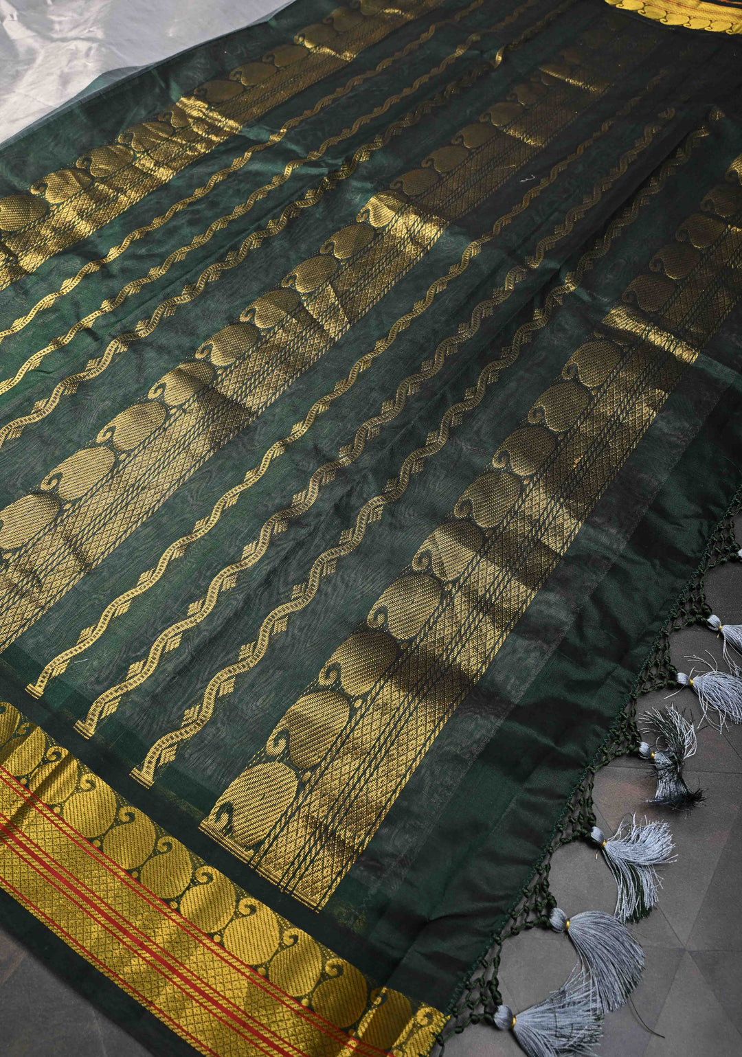 Gray Kanchi Silk Cotton Saree with Contrast Zari Border, 100% Handloom