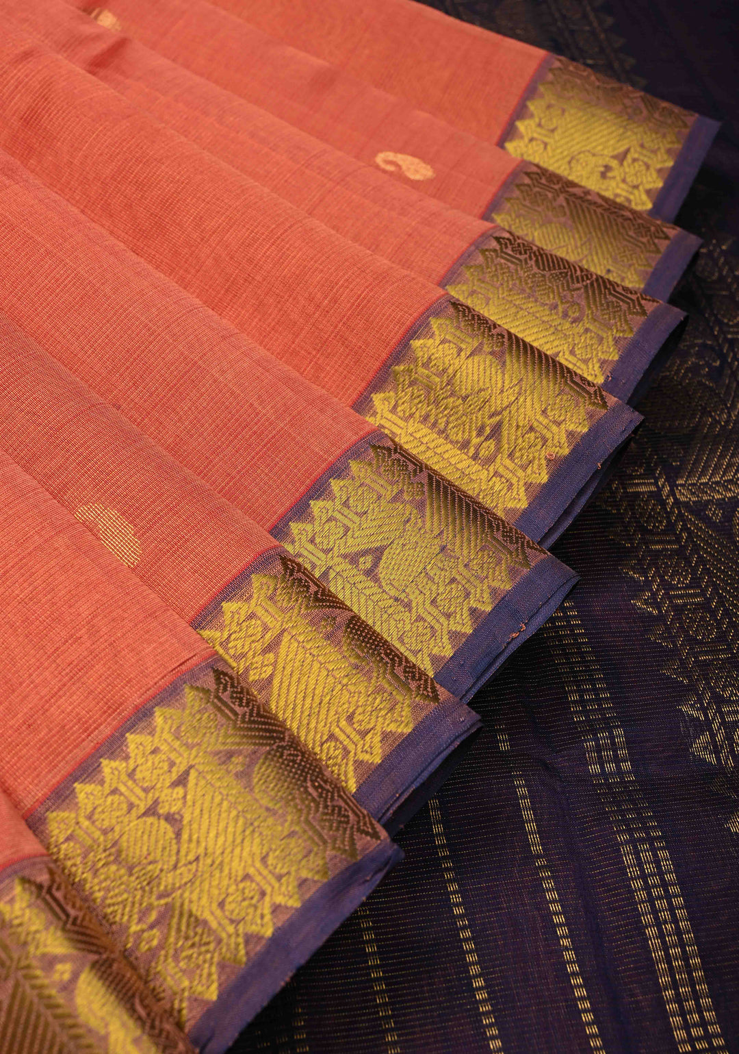 9 Yards Madisaar Vairaoosi Peach Kanchi Silk Cotton Handloom Saree with Zari Stripes, buttas and Zari Border