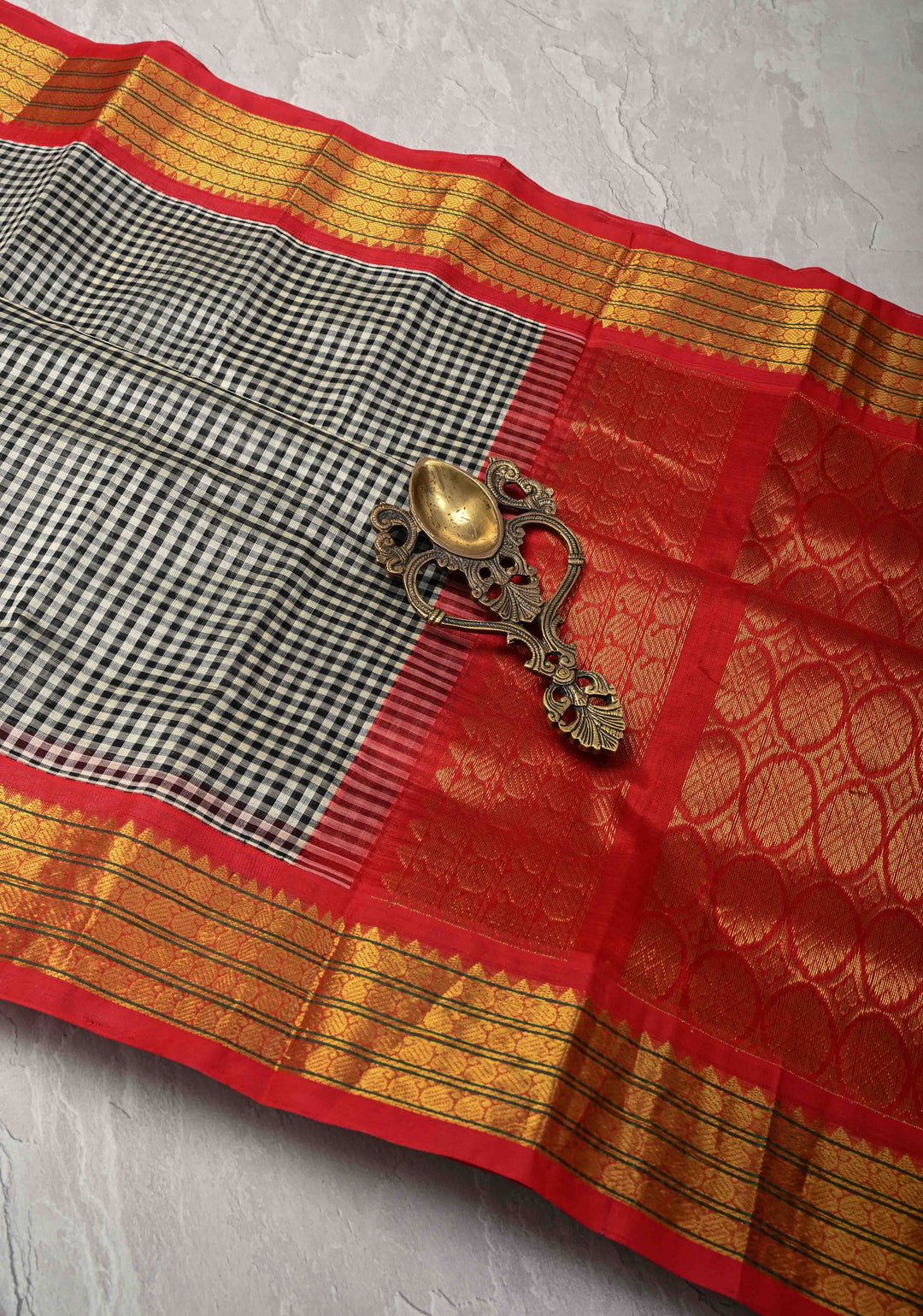 Black-White Gingham Checks Koravi Kanchi Silk Cotton 100% Handloom Saree with Contrast Zari Border