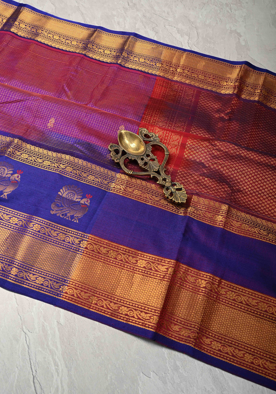 Podi Zari Kattam Kanchi Silk Cotton Saree with Zari Buttas and Wide Borders in Navy