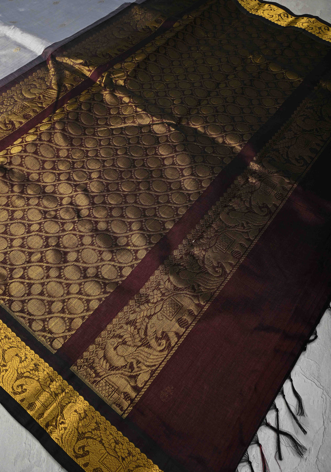 Grey Koravi Kanchi Silk Cotton 100% Handloom Saree with Zari Buttas and Contrast Zari Border