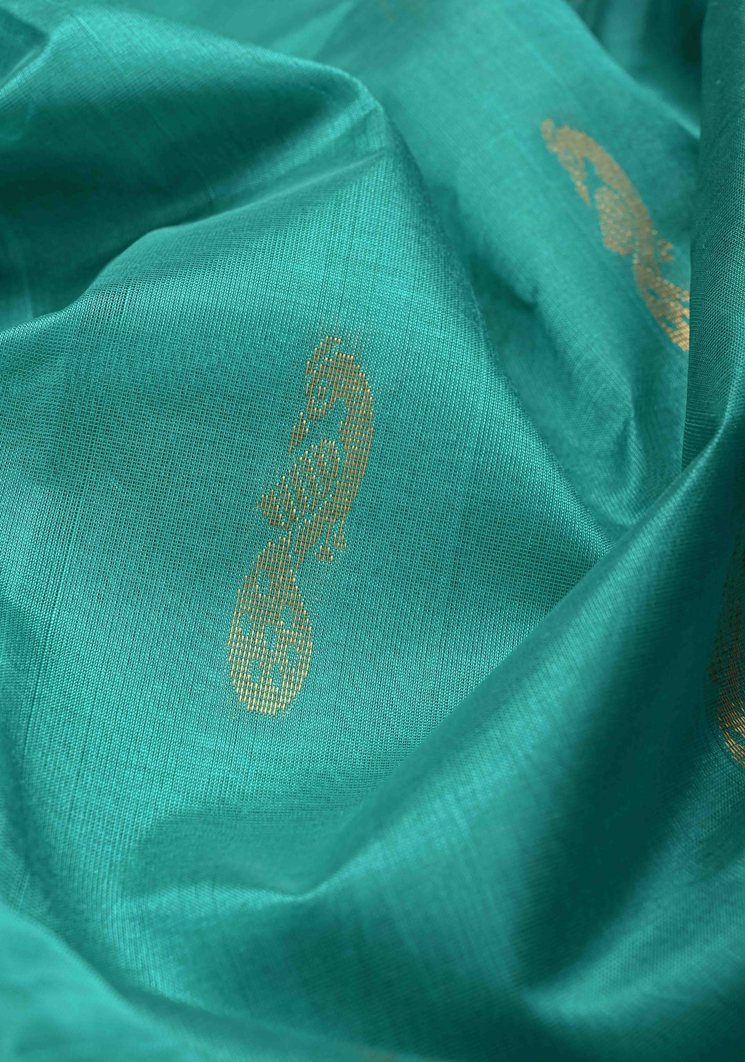 Sea Green Kanchi Silk Cotton Handloom Saree with Buttas and Koravi Contrast Zari Border