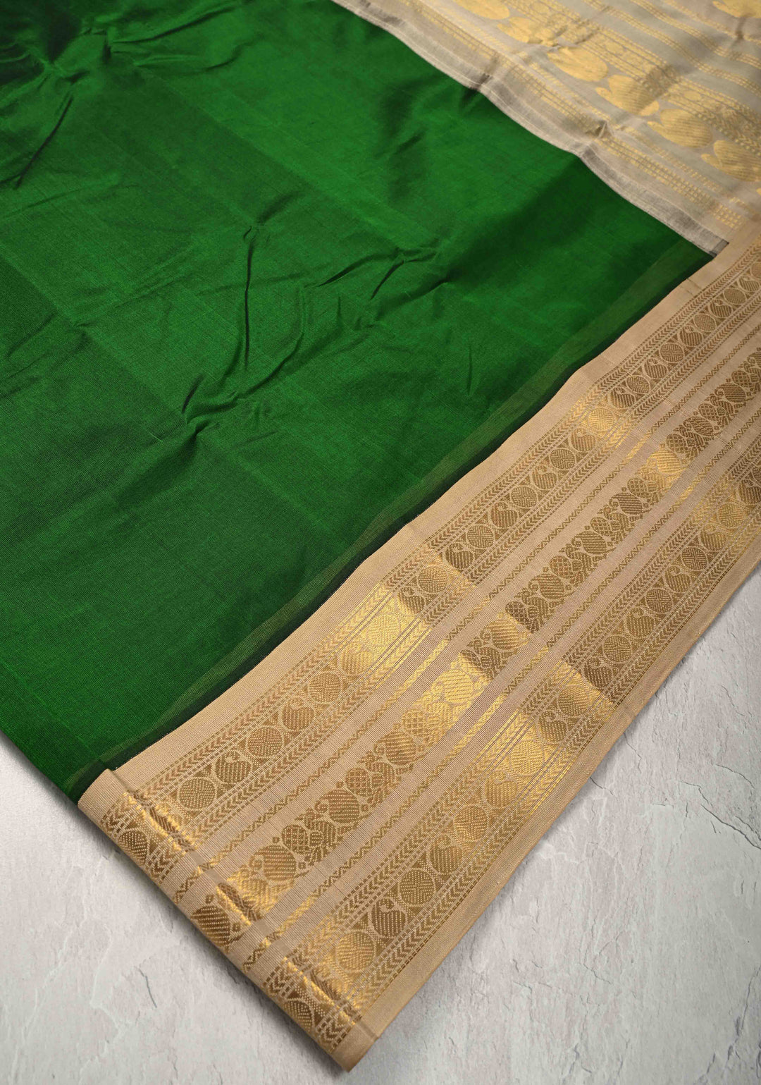 Bottle Green Korvai Kanchi Silk Cotton Handloom Saree with Contrast Zari Border