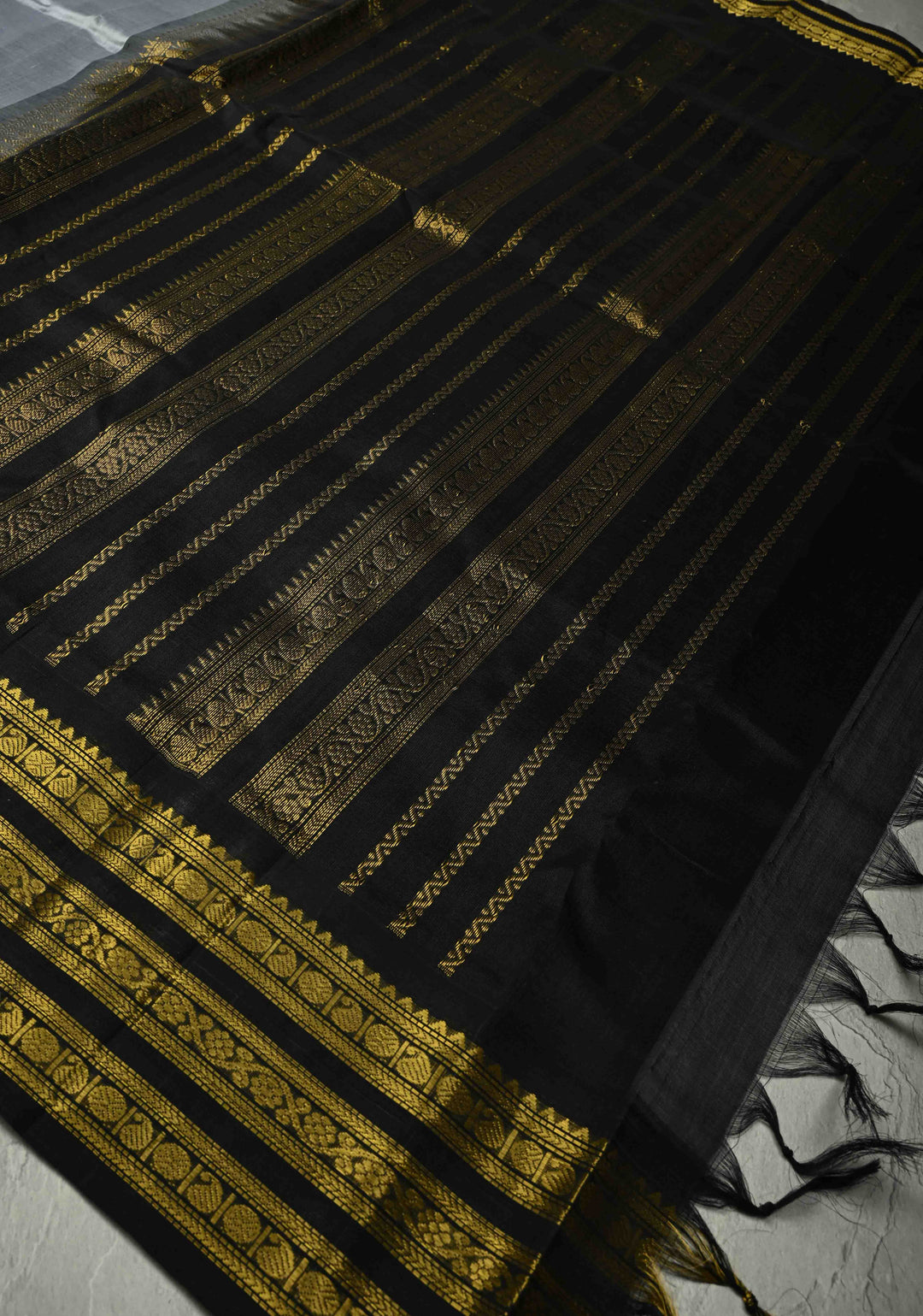 Gray Kanchi Silk Cotton 100% Handloom Saree with Contrast Zari Border