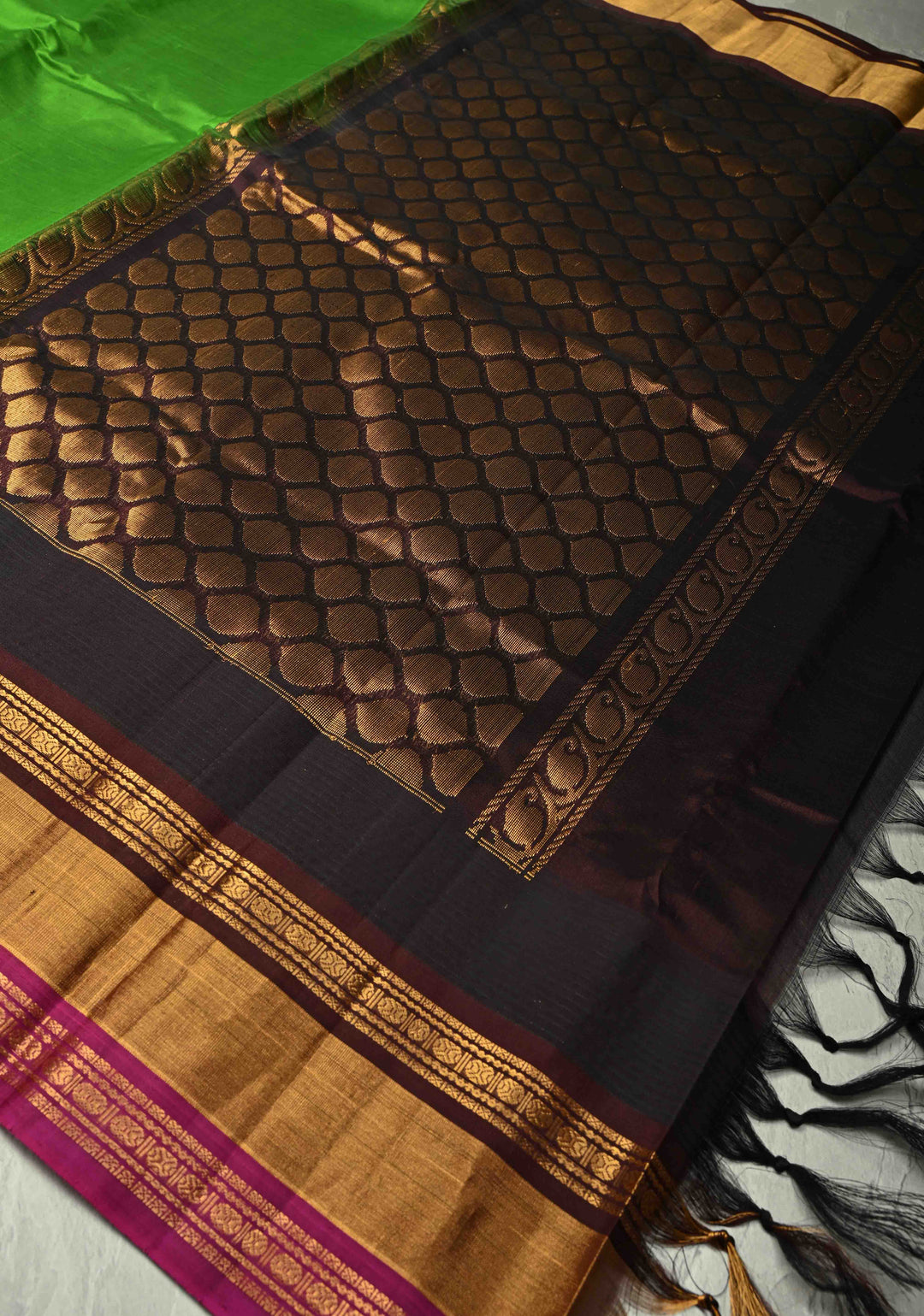 Bright Leaf Green Kanchi Silk Cotton Handloom Saree with Contrast Ganga Jamuna Tissue Border
