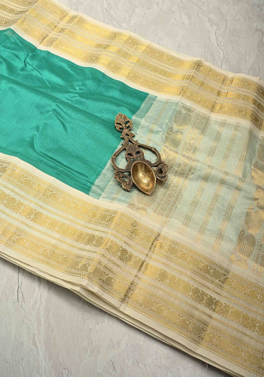 Rama Green Korvai Kanchi Silk Cotton 100% Handloom Saree with Contrast Zari Border | SHOBITAM