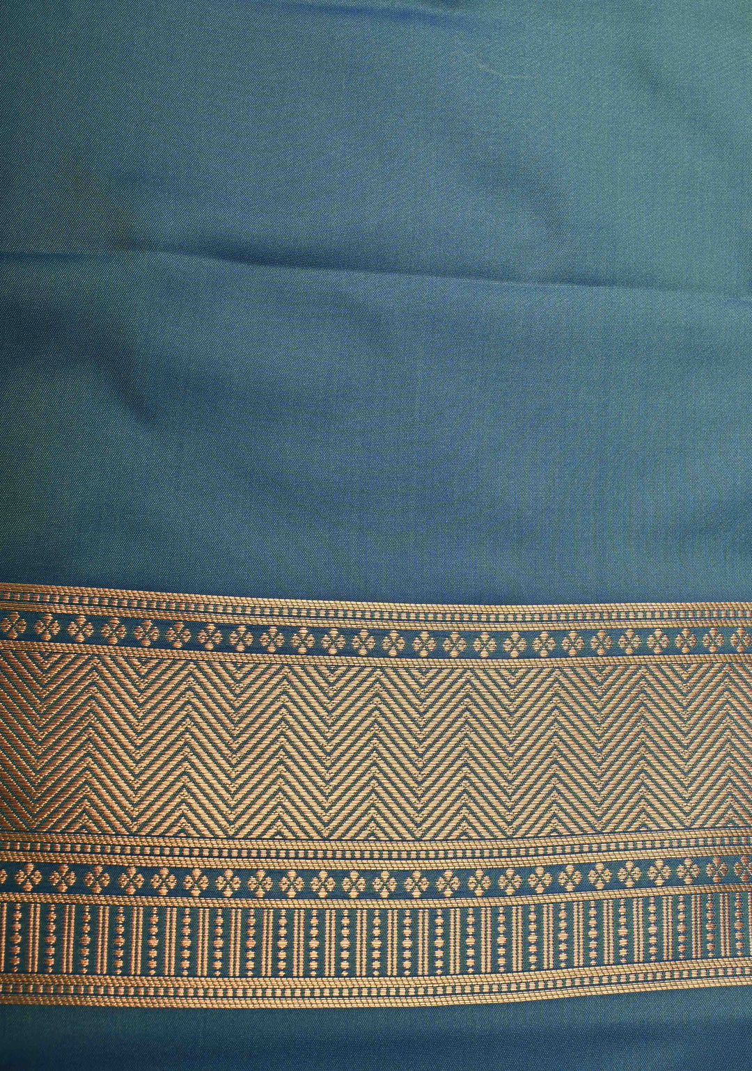 Green Dual tone Kanchi Semi Silk Saree with Zari Buttas and Mandala Motifs on Minimal Zari Border