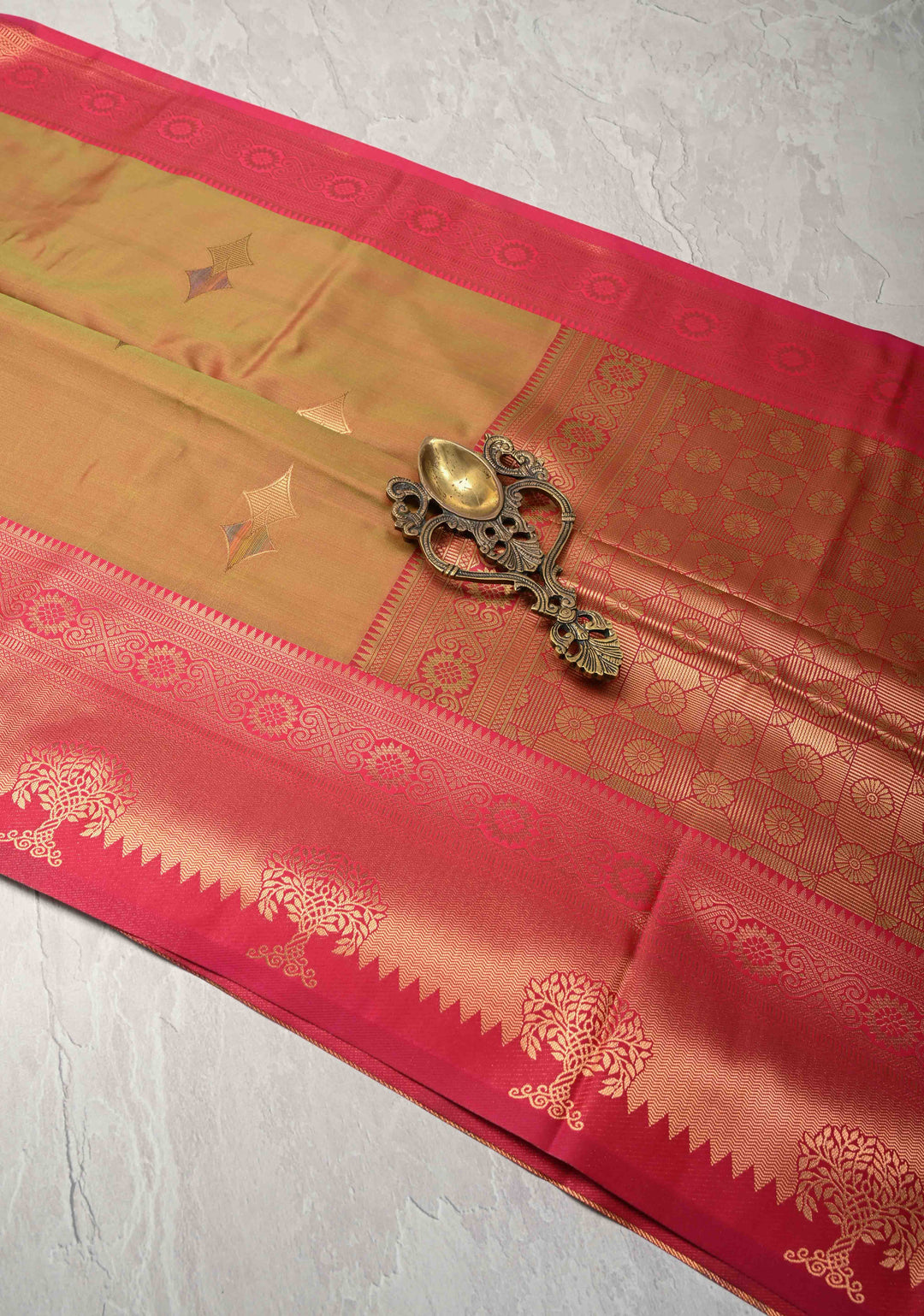 Green Dual tone Kanchi Semi Silk Saree with Meenakari Buttas and Zari Border
