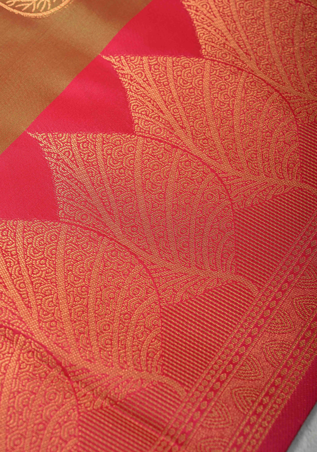 Green Dual tone Kanchi Semi Silk Saree with Leaf Buttas and Zari Border
