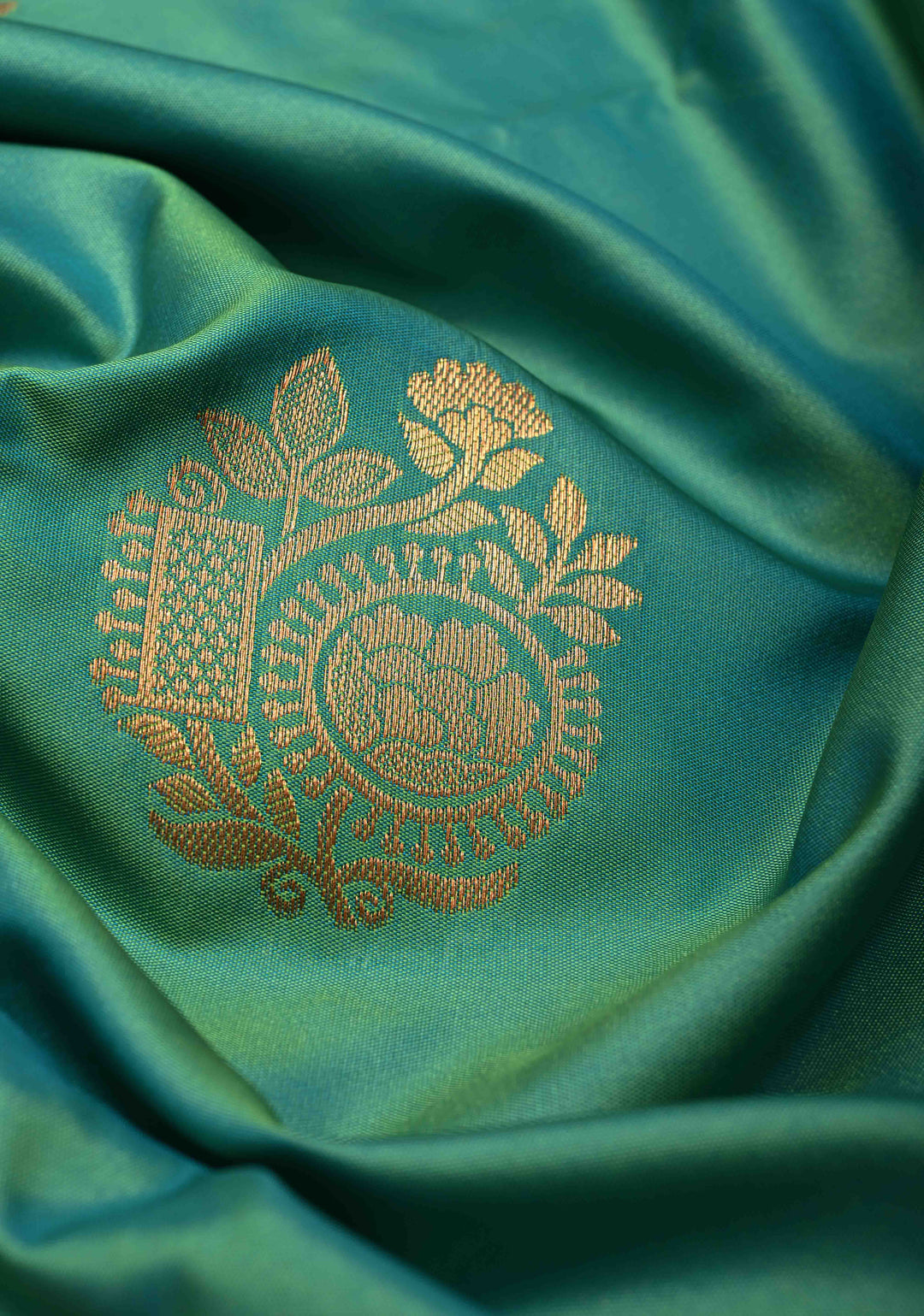 Green Dual tone Kanchi Semi Silk Saree with Zari Buttas and Zari Border