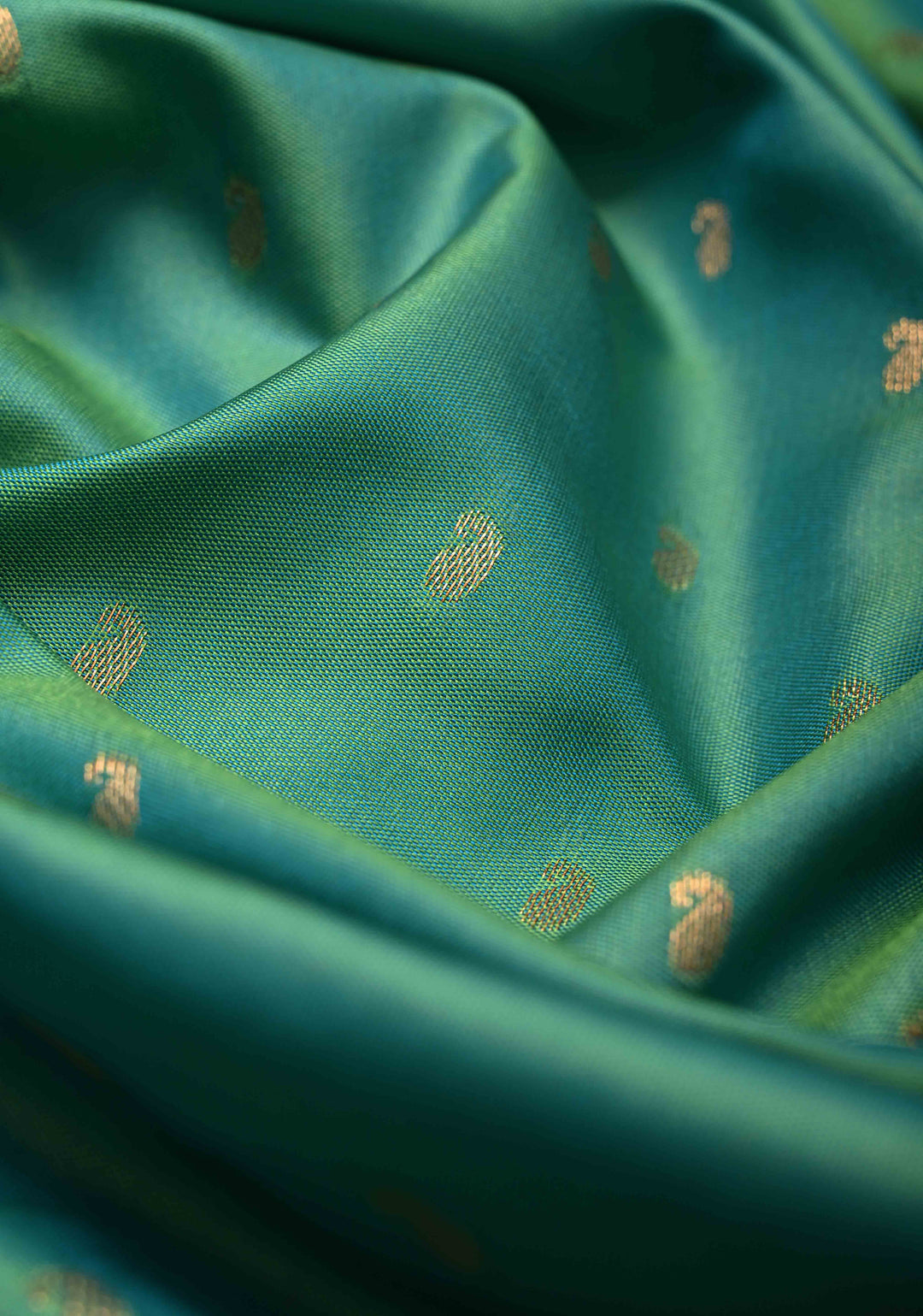 Green Dual tone Kanchi Semi Silk Saree with Paisley Zari Buttas and Geomatric Motifs on Border