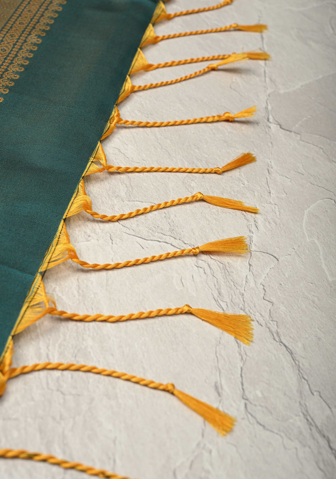 Irish Green Dual Tone Kanchi Semi Silk Saree with Zari Buttas and Contrst Zari Border