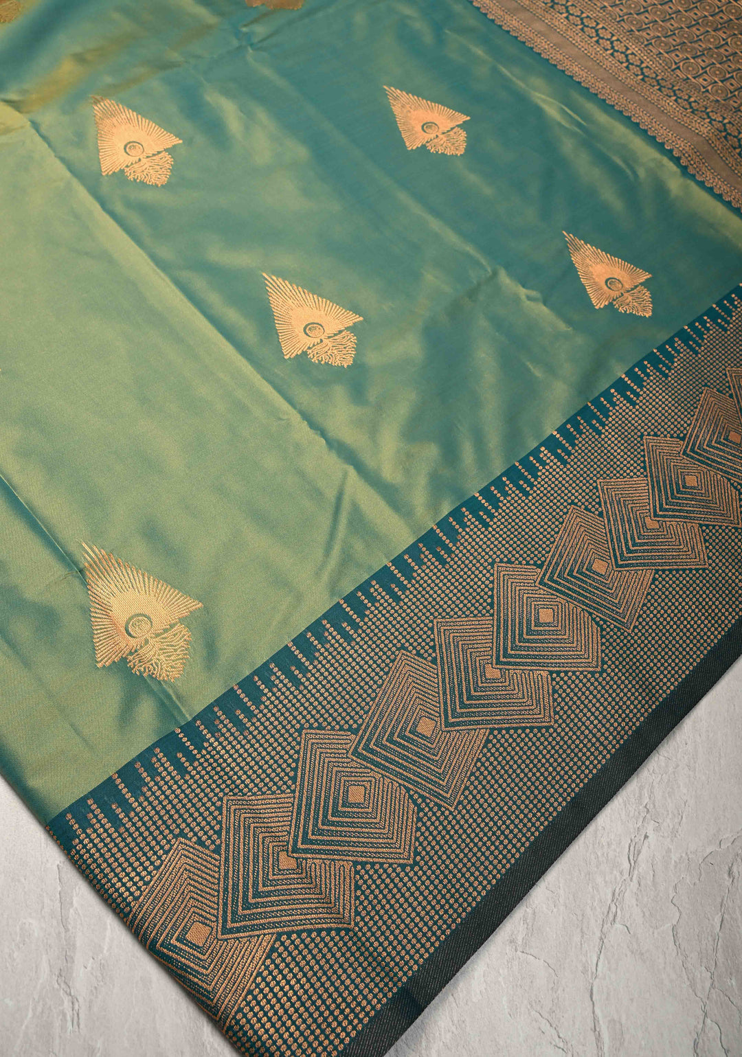 Irish Green Dual Tone Kanchi Semi Silk Saree with Zari Buttas and Contrst Zari Border