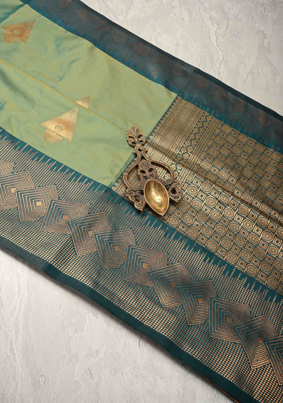 Irish Green Dual Tone Kanchi Semi Silk Saree with Zari Buttas and Contrst Zari Border