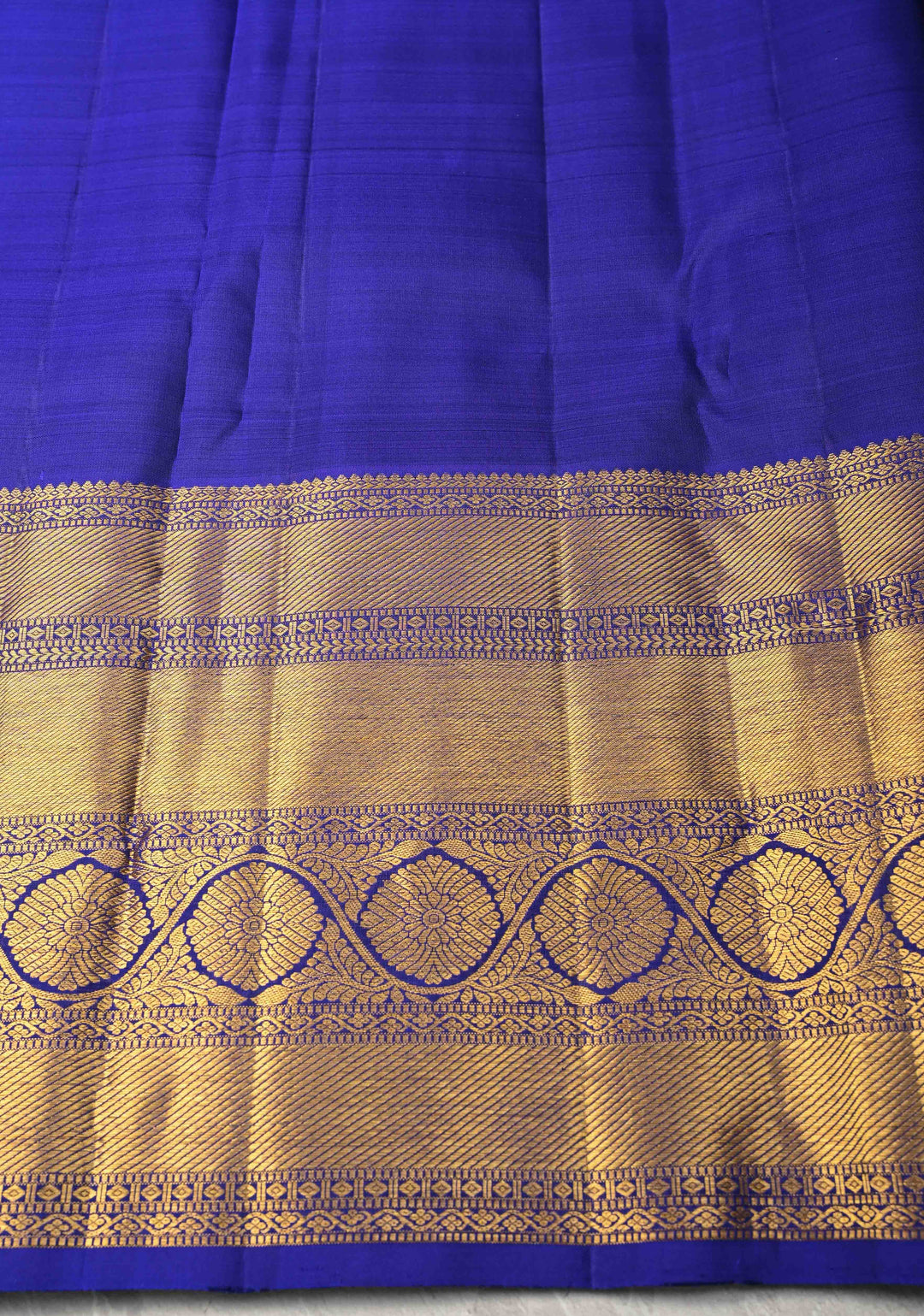 1 Gram Gold Zari Moss Green-Purple Dual tone Pure Kanjivaram Silk Saree with Arch Motifs and Wide Zari Border | SILK MARK CERTIFIED