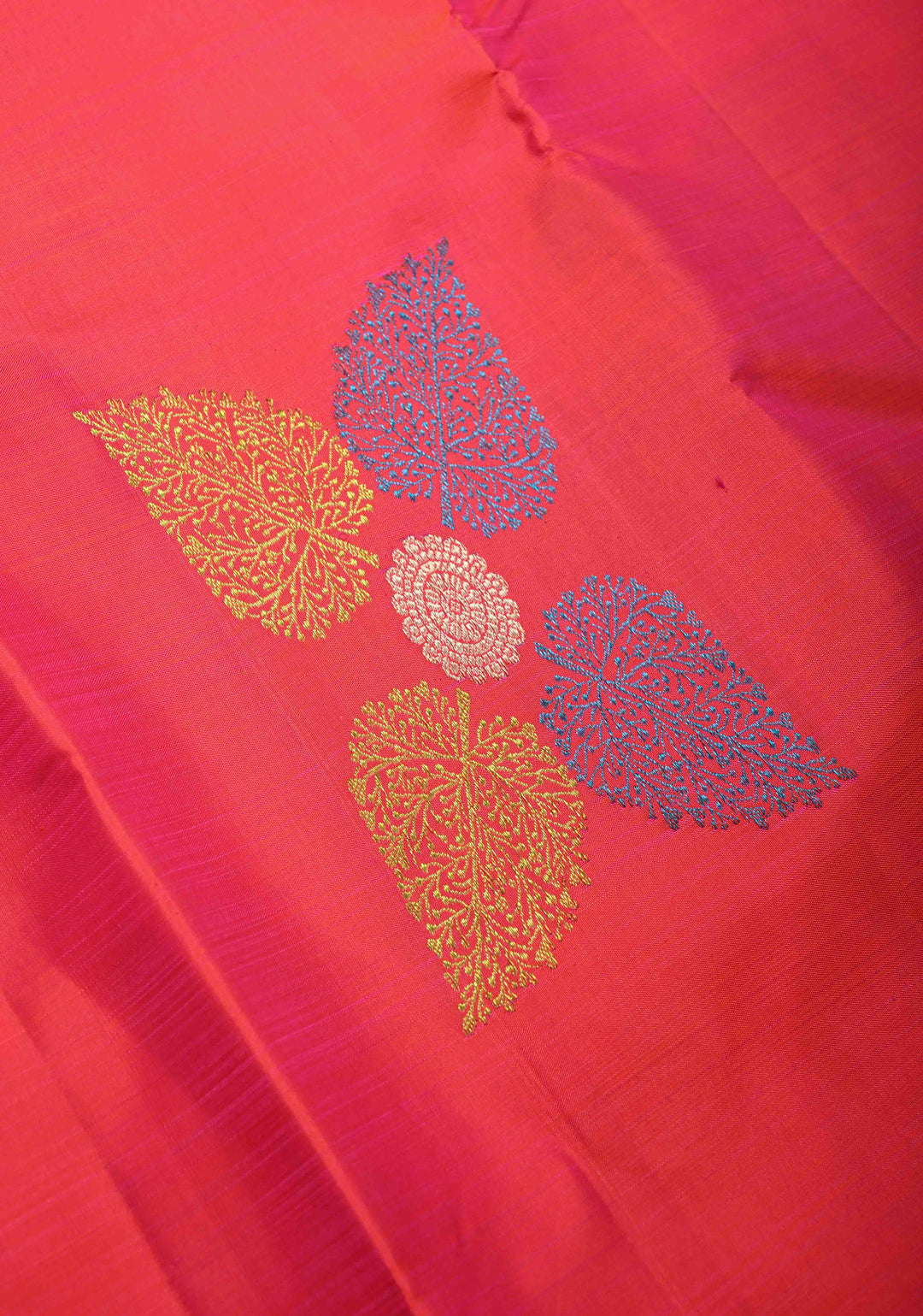 Pink Dual tone Borderless Pure Kanjivaram Silk Saree with Meena Zari Leaf Buttas and Contrast Pallu | SILK MARK CERTIFIED