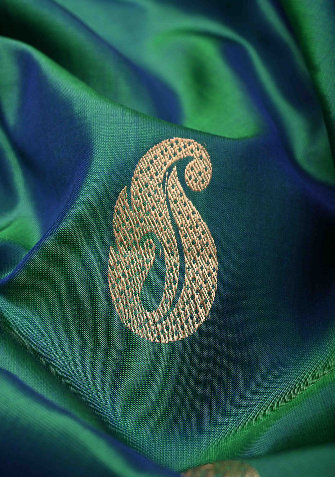 Green Dual Tone Kanjivaram Soft Silk Saree with Zari Buttas and Contrast Jari Border | SILK MARK CERTIFIED