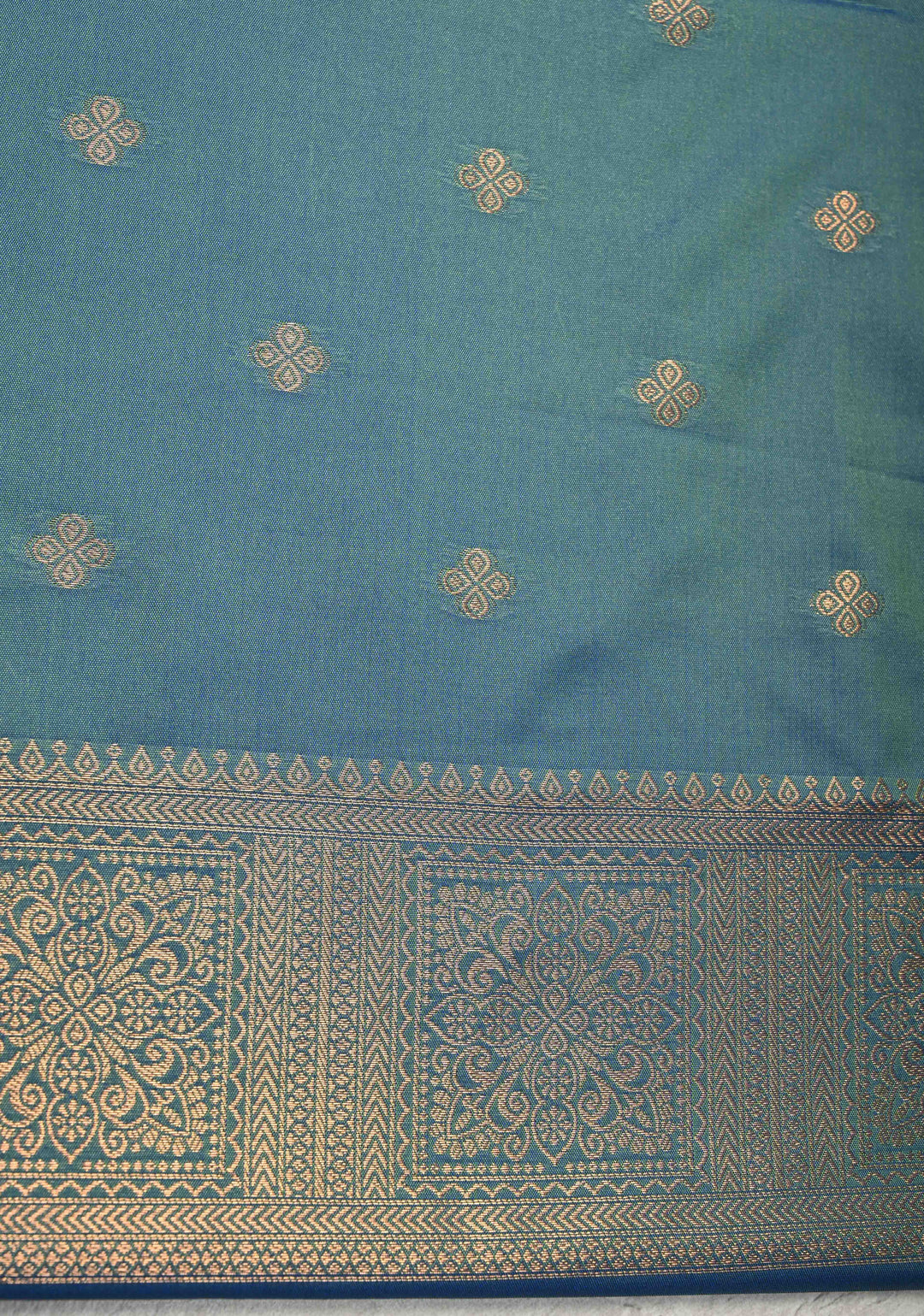 Green-pink Dual tone Kanchi Semi Silk Saree with Paisley Zari Buttas and Geomatric Motifs on Border